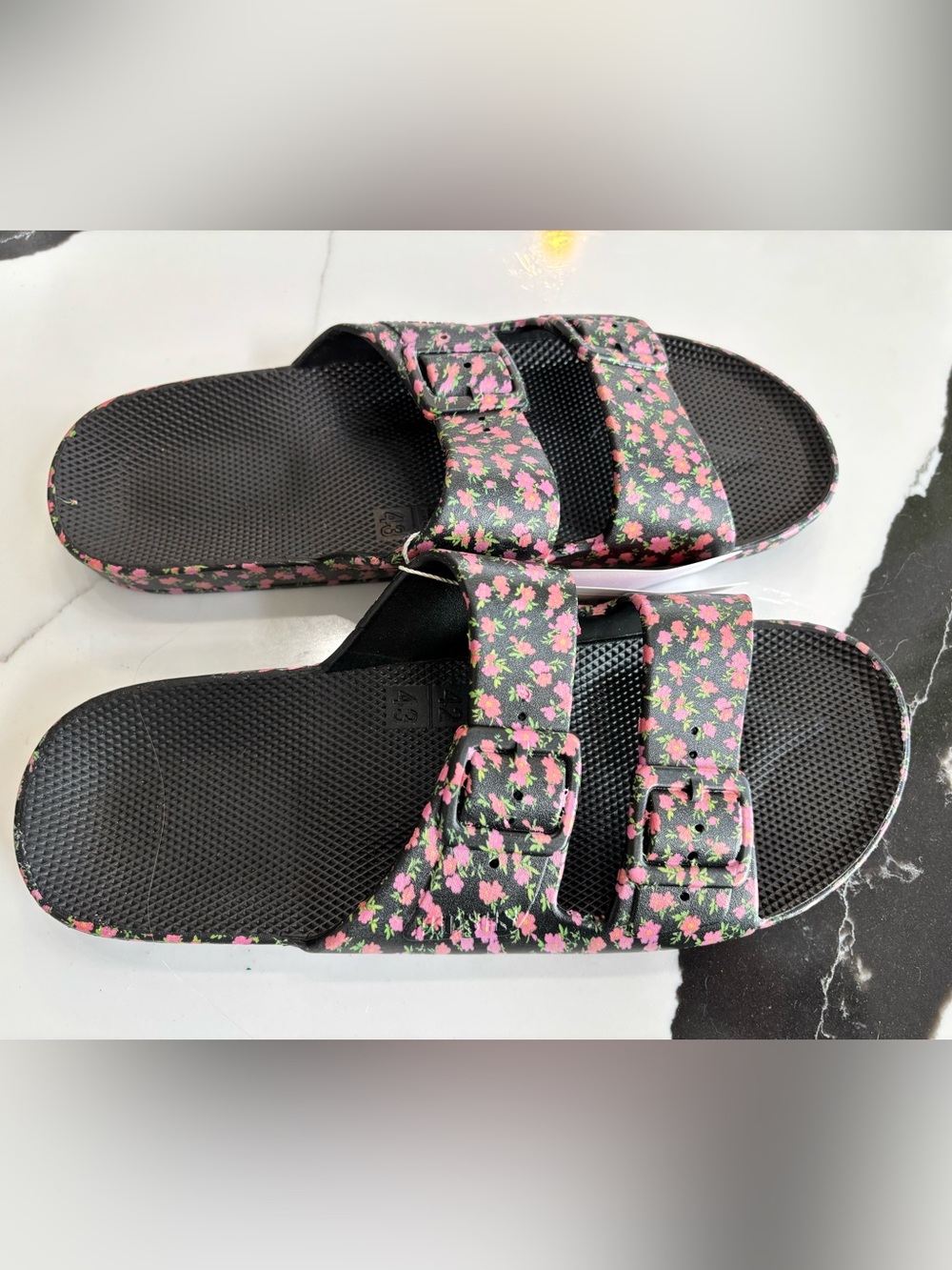 Freedom Moses Women’s Black Slide Sandals with Pink Floral Pattern - Picture 2 of 7